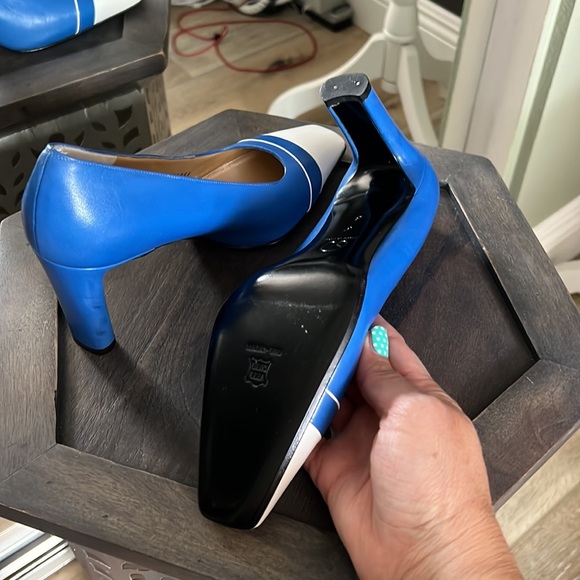 NWOT, St John, leather heels, blue white color block, size 6 - Picture 8 of 13